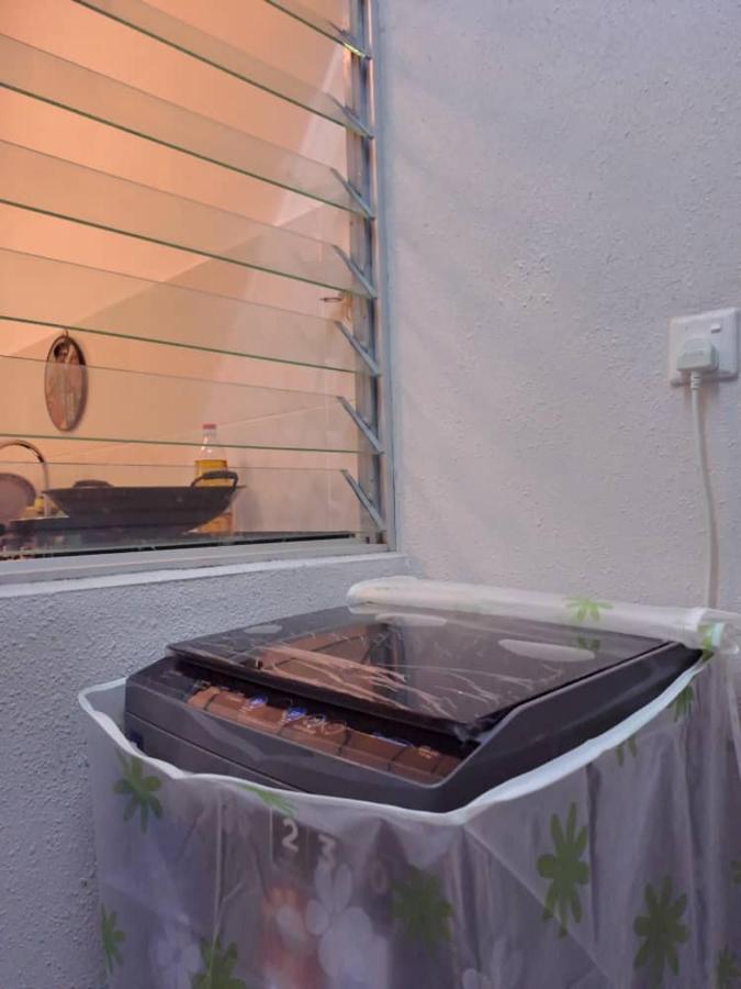 Impiana Homestay Near Putrajaya, Cyberjaya, Musliem Only,Wifi,Netflix Kampung Dengkil Dış mekan fotoğraf
