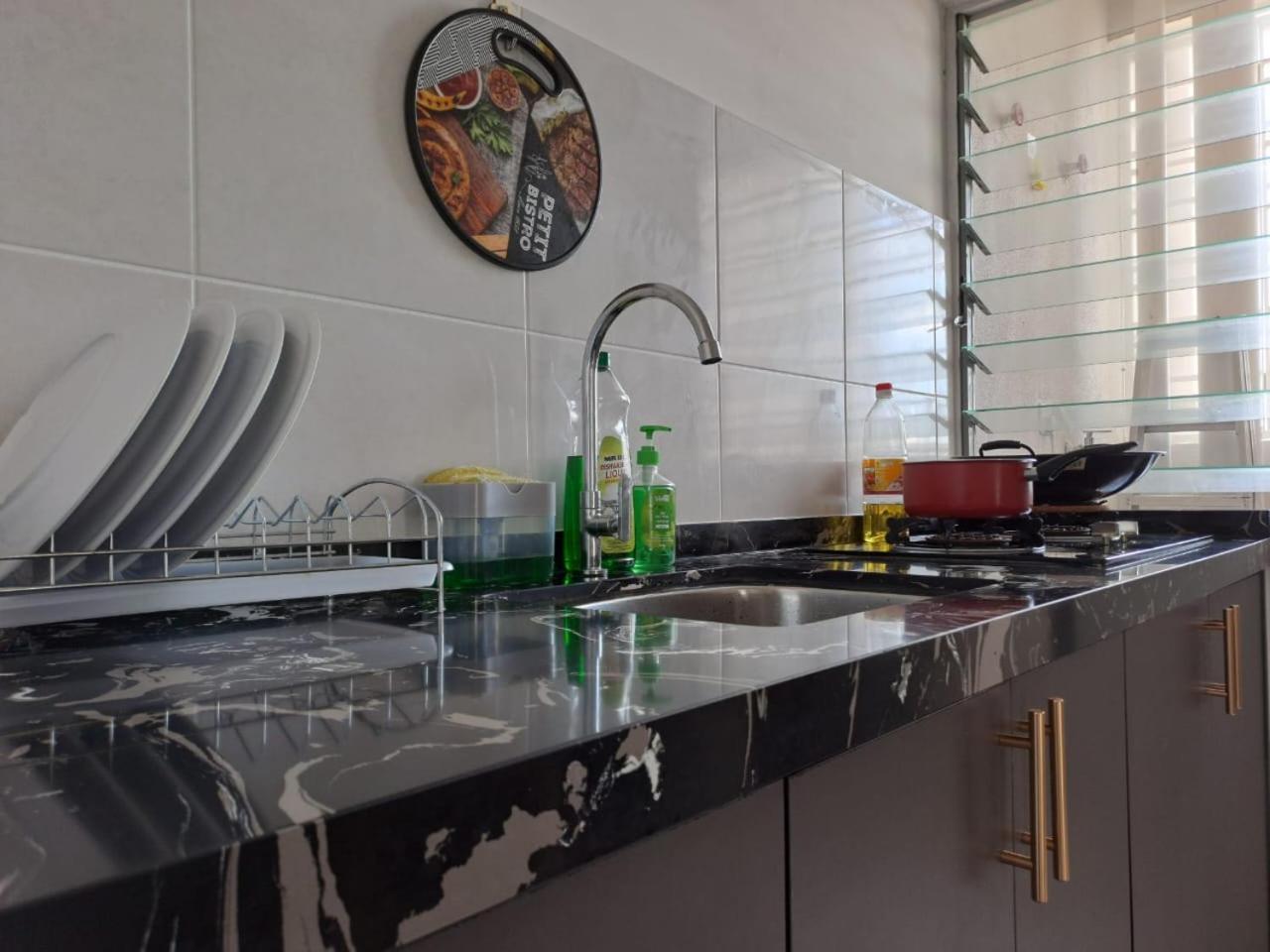 Impiana Homestay Near Putrajaya, Cyberjaya, Musliem Only,Wifi,Netflix Kampung Dengkil Dış mekan fotoğraf